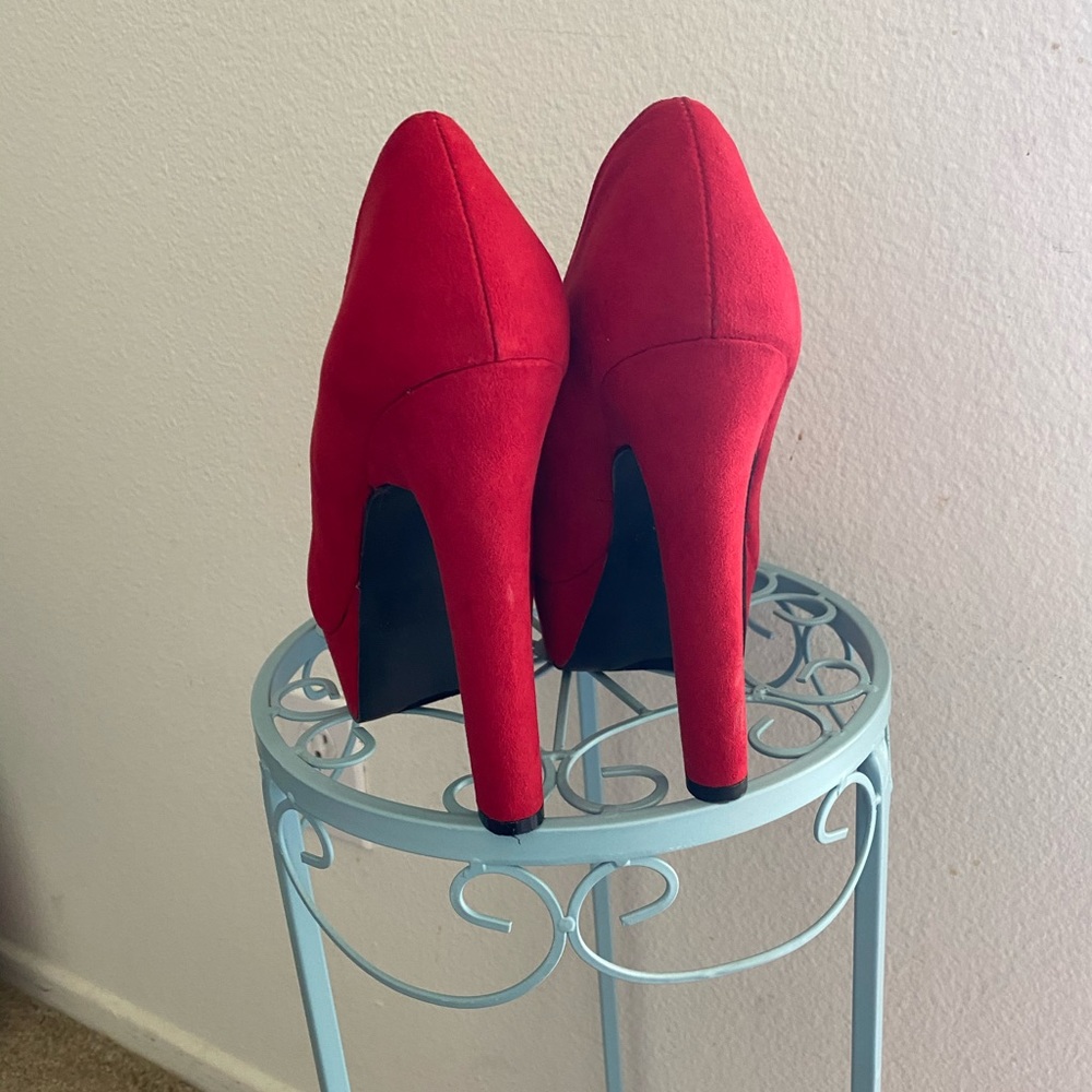 Red Pumps
